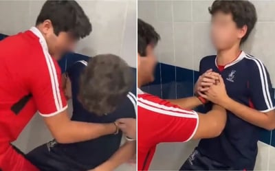 En algunos de los videos que se han vuelto virales en TikTok, se aprecia cómo un estudiante aprieta el pecho de su compañero, que segundos después se desvanece.