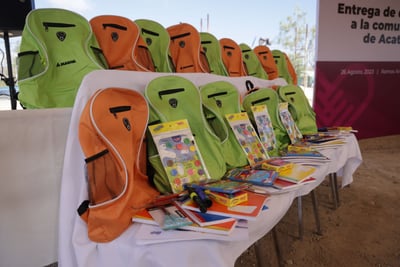 Imagen Llevan útiles escolares a escuela primaria de Ramos Arizpe