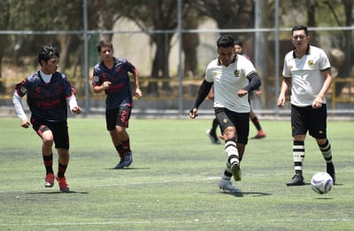 Como cada domingo cerca del mediodía, se llevarán a cabo los duelos dentro de la Liga Circuito Especial Laguna de Futbol Soccer (ARCHIVO)
