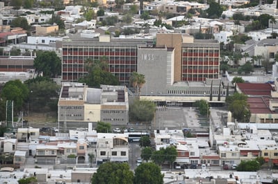 Desde hace muchos años, la clínica No. 16 del IMSS de Torreón está saturada y tiene deficiencias en su infraestructura. (VERÓNICA RIVERA / EL SIGLO DE TORREÓN)
