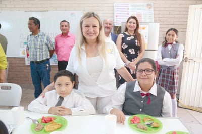 Marcela Gorgón Carrillo entregó equipamiento a siete escuelas de la región Carbonífera y una FortiCocina.