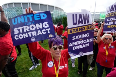 Fue el viernes que el Sindicato United Auto Workers anunció el comienzo de la huelga en General Motors, Ford y Stellantis, tras no llegar a un acuerdo sobre un nuevo convenio colectivo.