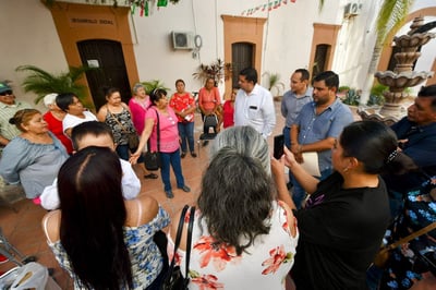 Durante el encuentro del alcalde con miembros del ejido, se mantuvo un diálogo constructivo y se acordó revisar la situación. (CORTESÍA)