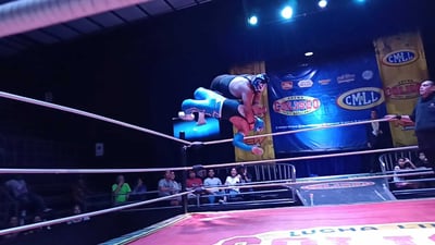 Imagen Gritan 'viva la lucha' en la Arena Coliseo de Tony Arellano