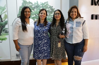 Mayra Vega, Maria Quezada, Carolina Mijares y Lirio de los Mares.