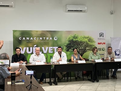 Empresas del sector industrial se suman a campaña de reforestación para transformar el área de Mieleras. (EL SIGLO DE TORREÓN)