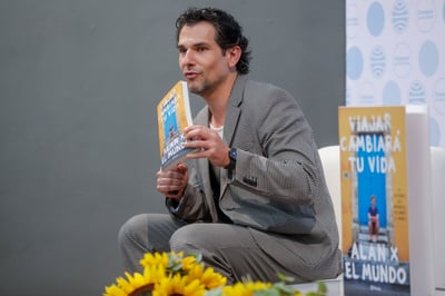 Presentación. El actor iba a hablar de su libro Viajar cambiará tu vida.
