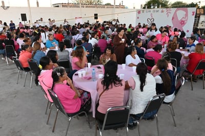 Llevan Café Rosa a las mujeres de los ejidos de Gómez Palacio para promover la autoexploración. (EL SIGLO DE TORREÓN)