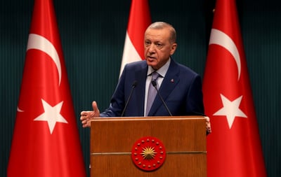 El presidente turco insiste en que Suecia debe limitar las expresiones públicas de apoyo a la guerrilla kurda. (ARCHIVO)