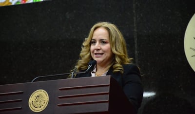 La diputada local, Verónica Pérez Herrera, presentó la iniciativa de reformas a la Constitución Política del Estado.