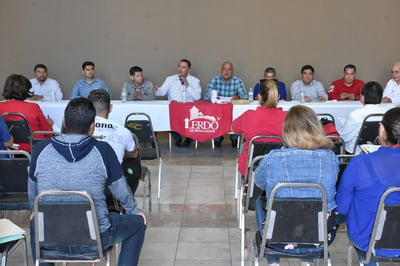 En esta junta estuvieron presentes 20 representantes de escuelas, así como autoridades educativas y del ayuntamiento de Lerdo. (CORTESÍA)
