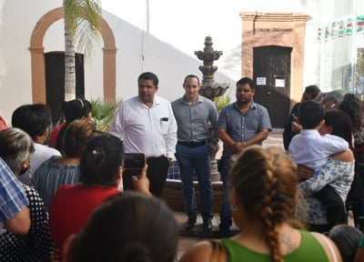 La reunión tuvo lugar en la oficina presidencial. (CORTESÍA)