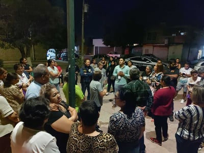 Autoridades de seguridad se reunieron con vecinos del fraccionamiento Los Álamos. (CORTESÍA)