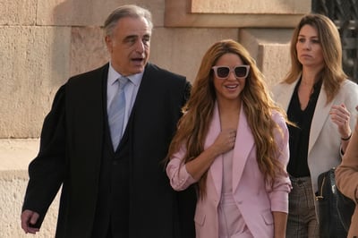  La cantante Shakira a su llegada a la Audiencia de Barcelona donde se sienta hoy en el banquillo, acusada de defraudar 14,5 millones a Hacienda entre 2012 y 2014, por lo que la Fiscalía le pide una condena de ocho años y dos meses de cárcel, con la puerta abierta a un pacto. EFE/Enric Fontcuberta