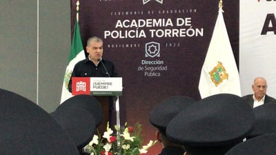 El gobernador estuvo presente en la graduación de los cadetes. (FERNANDO COMPEÁN) 