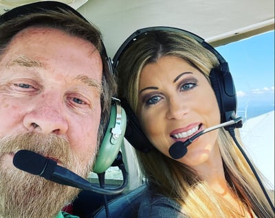El dúo padre e hija había viajado 180 millas desde Knoxville cuando la aeronave se precipitó, según datos de FlightAware. (X)