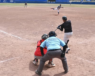 Imagen Truenan los bates en la Liga de Beisbol de Empleados y Profesionistas