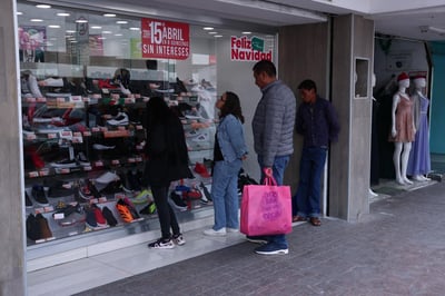 Suben ventas entre 25 hasta 40 por ciento, según el giro, por la temporada navideña en los comercios de la ciudad de Torreón. (EL SIGLO DE TORREÓN)