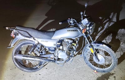 Elementos de la Policía Estatal de Durango localizaron y aseguraron una motocicleta que contaba con Rea porte de robo en el municipio de Gómez Palacio.