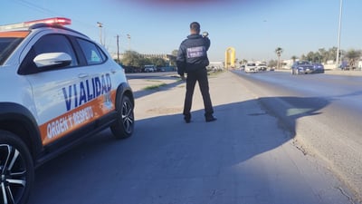 Ayer se instaló un punto de operativo Radar en la entrada de Torreón, pasando la Puerta Amarilla, a la altura del Mando Especial. (ESPECIAL)
