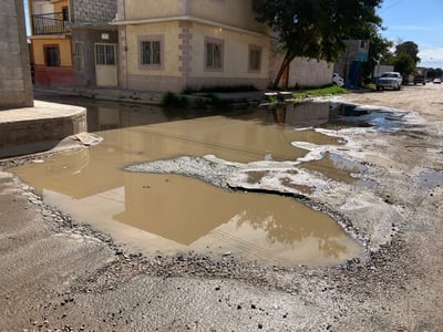 Las vecinas de la colonia Obrera y Francisco I. Madero dijeron que ya están hartas de vivir entre el agua sucia, porque durante las lluvias el agua sale por los patios o los sanitarios de sus viviendas.