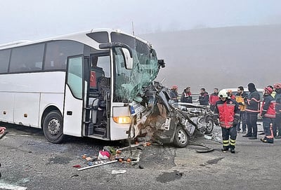 El incidente ocurrió en medio de una densa neblina y baja visibilidad en la autopista del norte de Mármara. (AP)