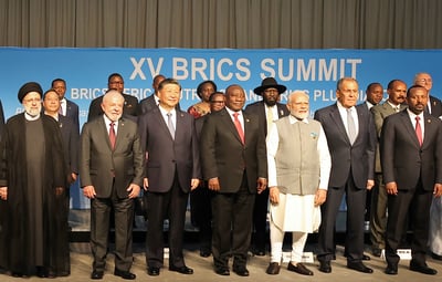 Brasil, Rusia, la India y China crearon en 2006 el grupo BRIC, al que se unió Sudáfrica en 2010, añadiendo al acrónimo la letra S.
