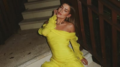 Michelle Salas es el ejemplo de cómo lucir espectacular con vestido amarillo