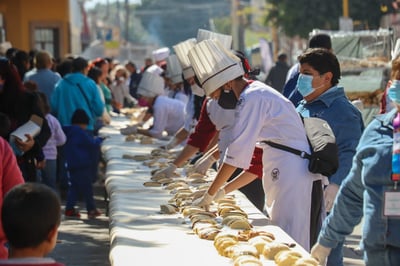 El Gobierno Municipal de Lerdo, a través de la Dirección de Arte y Cultura, invitan a la población a la Mega Rosca del Día de Reyes, que se llevará a cabo el próximo martes 9 de enero, en el Paseo Sarabia, frente a la Presidencia Municipal de Lerdo, a las 11:00 de la mañana, en coordinación con la Universidad Vizcaya de las Américas.