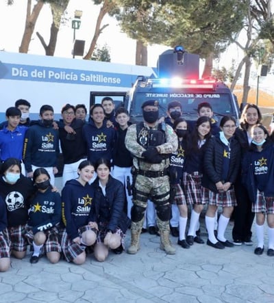 El alcalde José María Fraustro recordó que desde el inicio de la administración se ha impulsado la cercanía entre escuelas y policía. (EL SIGLO DE TORREÓN)