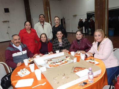 Para acompañar la Rosca de Reyes sirvieron chocolate y café (CORTESÍA) 