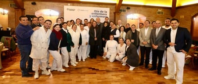 El alcalde de Saltillo, José María Fraustro, reconoció la labor de las enfermeras y enfermeros en la celebración de su día.