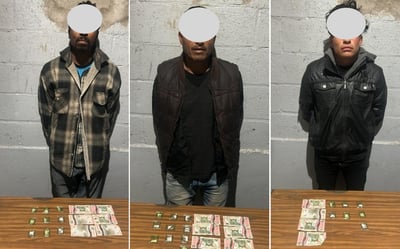 Elementos de la Policía Estatal aseguraron a tres sujetos a quienes se les encontraron un total de 28 envoltorios con droga.