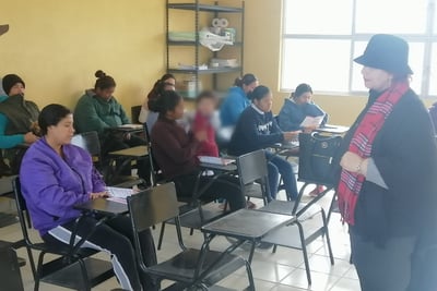 Se realizó una plática informativa y de prevención de la violencia a las madres de familia en la Escuela Benito Juárez de la comunidad de Las Isabeles.