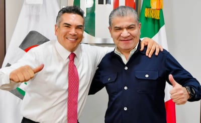 El líder nacional del PRI, Alejandro Moreno, publicó una fotografía junto al exgobernador de Coahuila, Miguel Ángel Riquelme. (X)