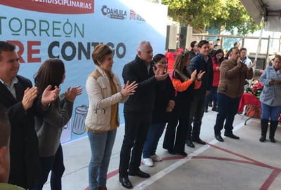 En su mensaje, el edil exhortó a los vecinos a seguir participando en estas brigadas y se comprometió a fortalecer las acciones de Gobierno. (FERNANDO COMPEÁN / EL SIGLO DE TORREÓN)