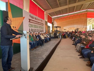 El gobernador señaló que el pasado martes se relanzó la estrategia social de Mejora Coahuila. (FERNANDO COMPEÁN / EL SIGLO DE TORREÓN)