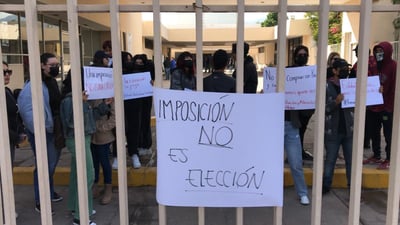 Hicieron un llamado a la Comisión Electoral de la Universidad para que revise el asunto. (FERNANDO COMPEÁN / EL SIGLO DE TORREÓN)
