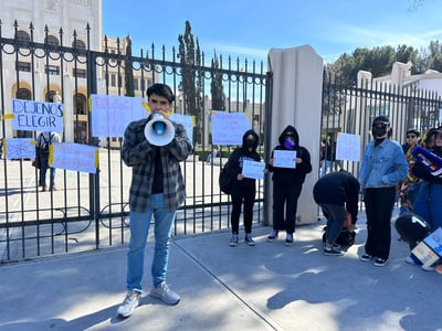 Imagen Estudiantes protestan contra renovación de rectoría
