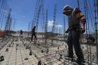 Los sector económico con el mayor crecimiento porcentual anual en puestos de trabajo es el de la construcción con 8.1%. (ARCHIVO)