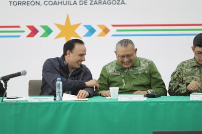 El gobernador de Coahuila Manolo Jiménez, presidió la reunión del Consejo de Seguridad y Desarrollo Regional. (FERNANDO COMPEÁN / EL SIGLO DE TORREÓN)