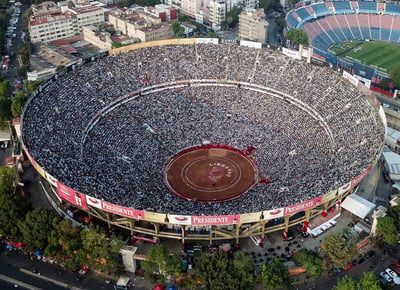 Fotografía aérea que muestra la Plaza de Toros México. (ARCHIVO)