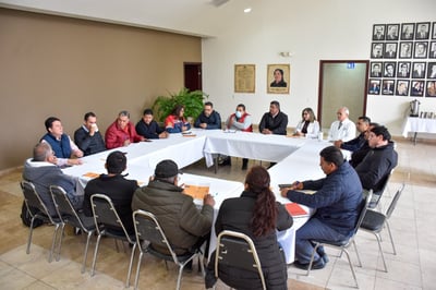 Reunión de funcionarios en Lerdo. (CORTESÍA)