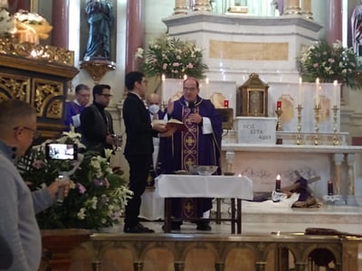 Ceremonia de de imposición de ceniza en catedral de Saltillo. (PENÉLOPE CUETO)