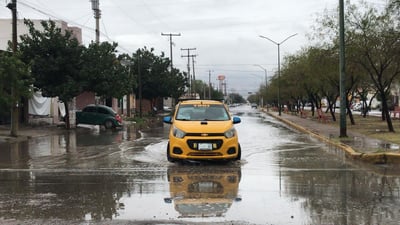 Lluvia en Residencial del norte bulevar Fundadores. (FERNANDO COMPEÁN)