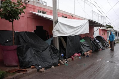 Campamento migrante en Torreón. (VAYRON INFANTE / EL SIGLO DE TORREÓN)
