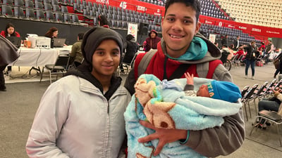 Alexander y Elena, originarios de Venezuela, se convirtieron en padres el 15 de febrero de un pequeño que nació en tierras laguneras. (GUADALUPE MIRANDA / EL SIGLO DE TORREÓN)