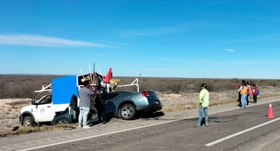 Dodge Charger impacta Dodge RAM en la carretera Gómez Palacio-Jiménez. (EL SIGLO DE TORREÓN)