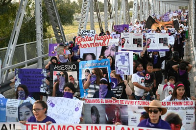 Miles de mujeres marcharon por las calles de la Comarca Lagunera.