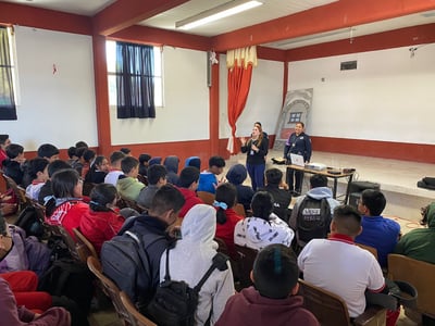 Imagen Seguridad Pública brinda pláticas a jóvenes en escuelas en Gómez Palacio